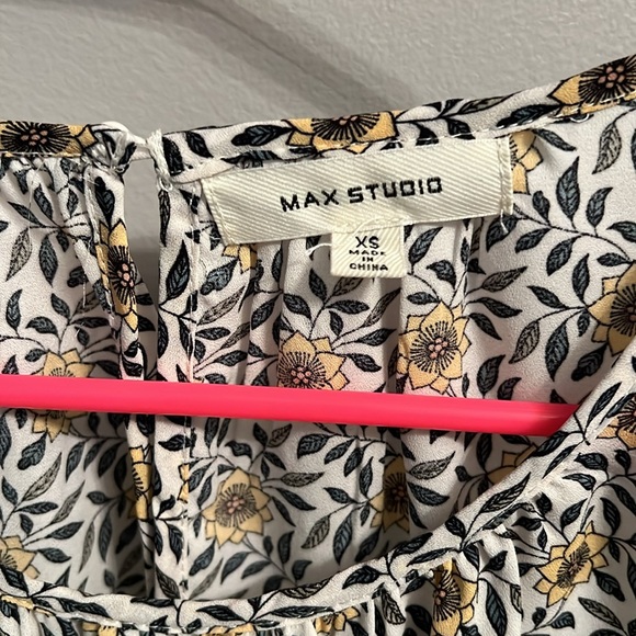 Max Studio blouse - Picture 2 of 3